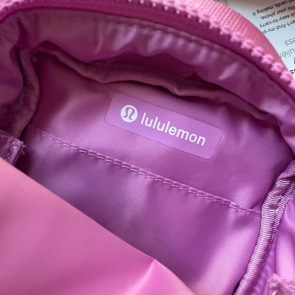 Lululemon Easy Access Crossbody Bag 1.5L - Dahlia Mauve - Picture 14 of 16
